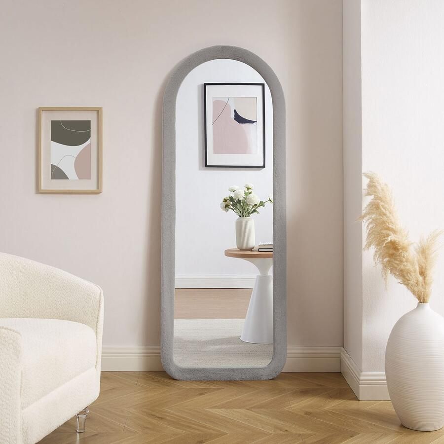 SalesFever Staande spiegel Bristol spiegel 160 cm hoog Uniek afgerond frame van imitatiebont (1 stuk)