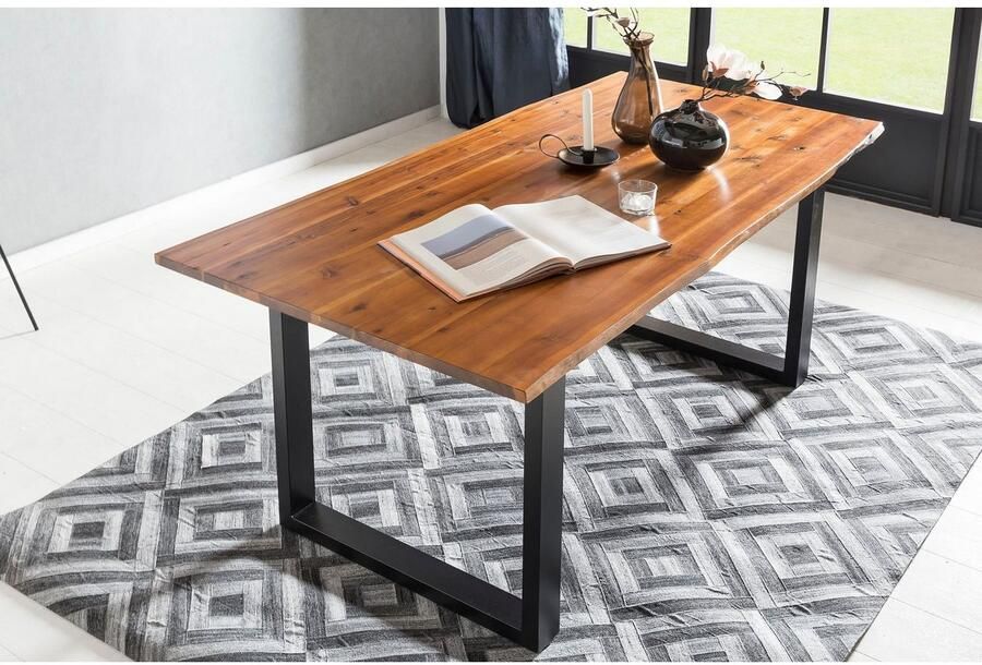 SalesFever Tafel met hout Villach Eettafel met natuurlijke uitstraling Zichtbaar nervenpatroon en noesten eettafel van massief hout