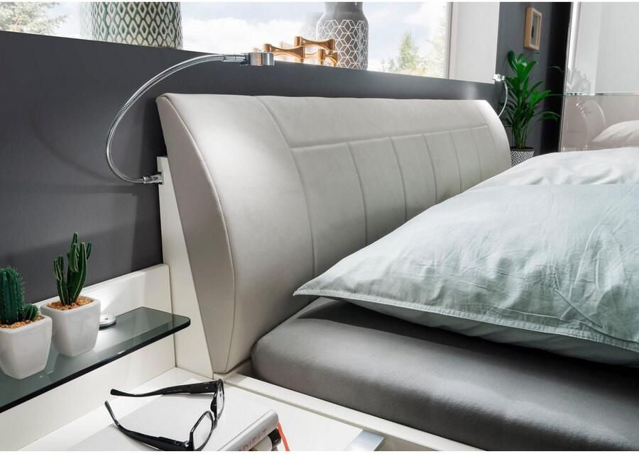 WIEMANN Bed Shanghai met smaakvolle gestoffeerde hoofdeinde gemaakt in Duitsland