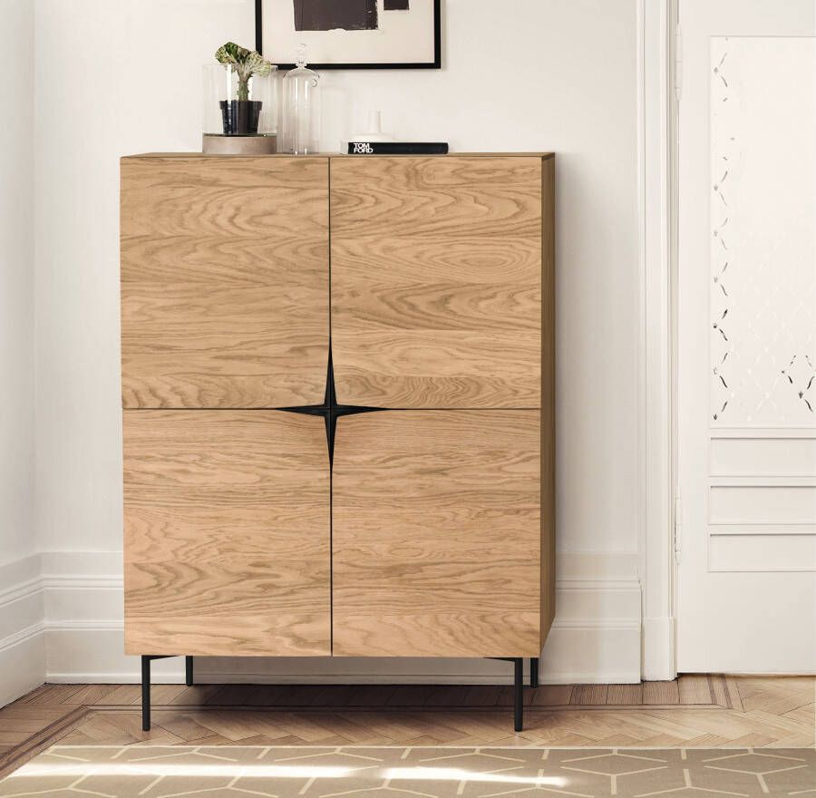 Woodman Hoge kast Houtfineer van eiken in Scandinavisch design