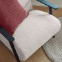 Kave Home Meghan fauteuil wit geschoren effect met massief essenhouten poten met wengé-afwerking - Thumbnail 9