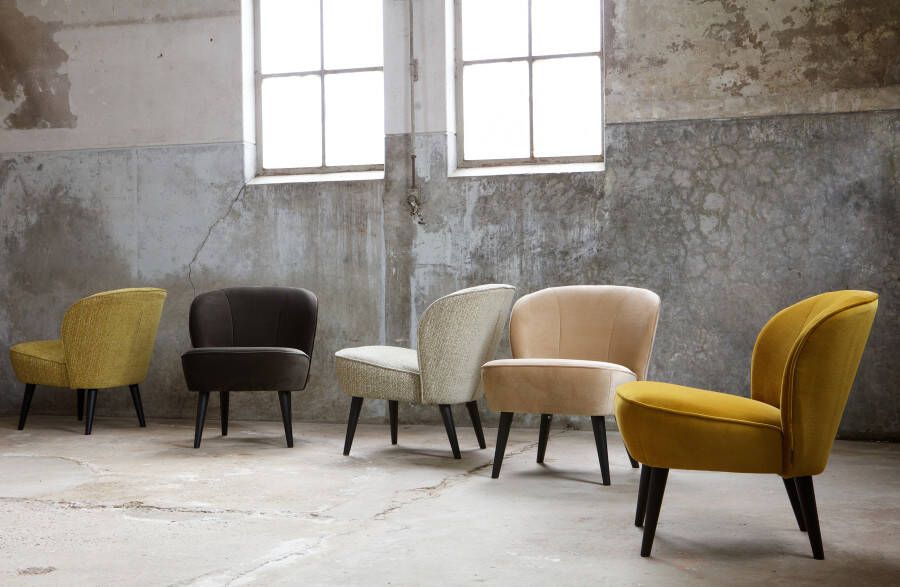 WOOOD Fauteuil 'Sara' Velvet kleur Okergeel