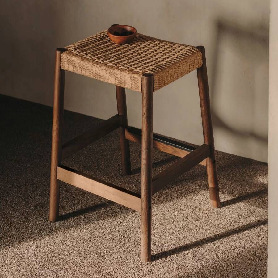 Kave Home Barkruk Yalia Eikenhout Walnoot (zithoogte 66cm)