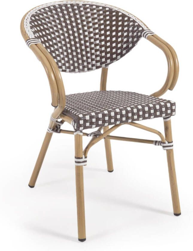 Kave Home Marilyn outdoor bistrostoel met armen van aluminium en synthetisch rotan in bruin en wit