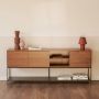 Kave Home Vedrana 3-deurs dressoir in walnootfineer met stalen pootjes 195 x 80 cm - Thumbnail 3