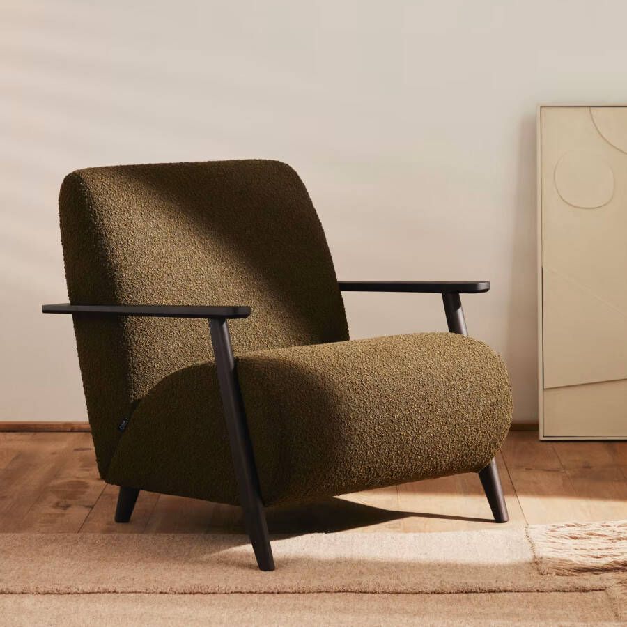 Kave Home Meghan fauteuil van groen fleece met massief essenhouten