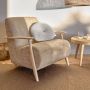 Kave Home Meghan fauteuil in beige chenille en hout met natuurlijke afwerking - Thumbnail 2
