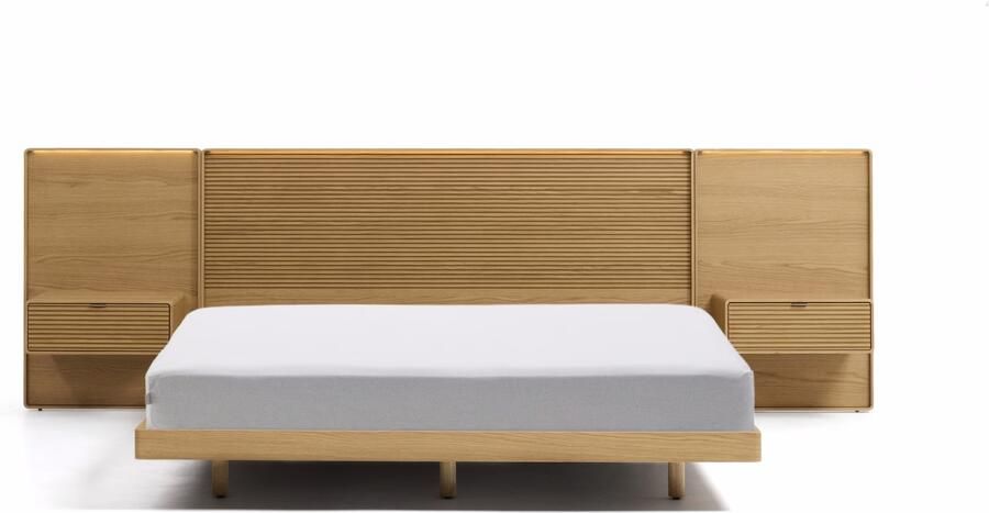 Kave Home Bed Norlen Incl. hoofdbord met LED-verlichting en 2 nachtkastjes Eiken 160 x 200cm Bruin