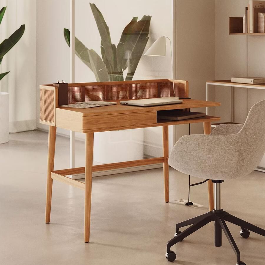 Kave Home Araxi bureau in fineer massief essen en rotan 105 x 62 cm