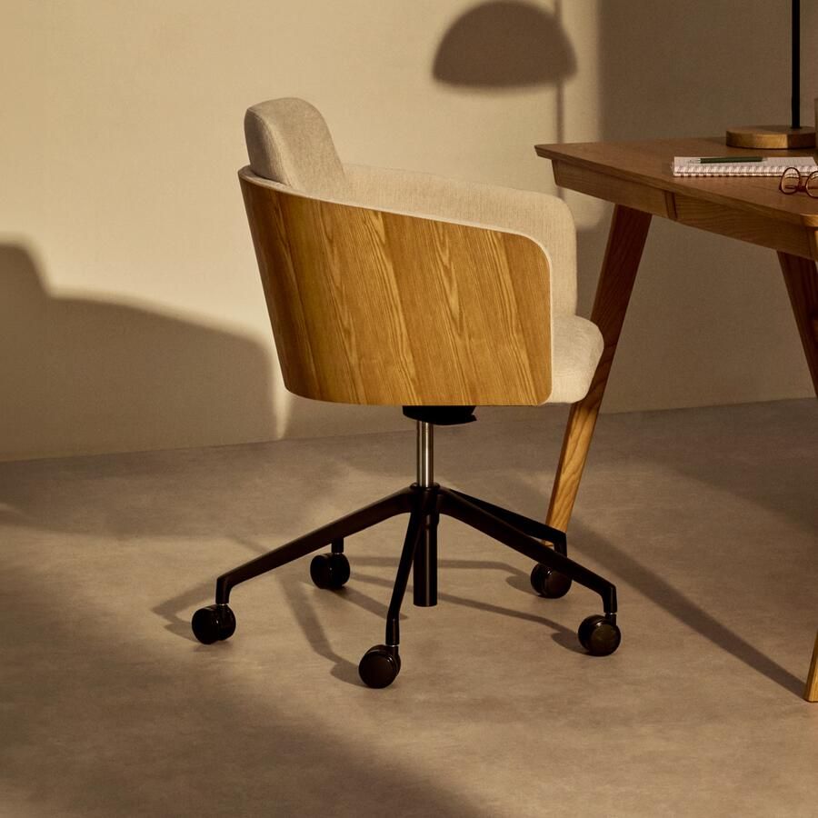 Kave Home Bureaustoel Madai Chenille en essen Beige