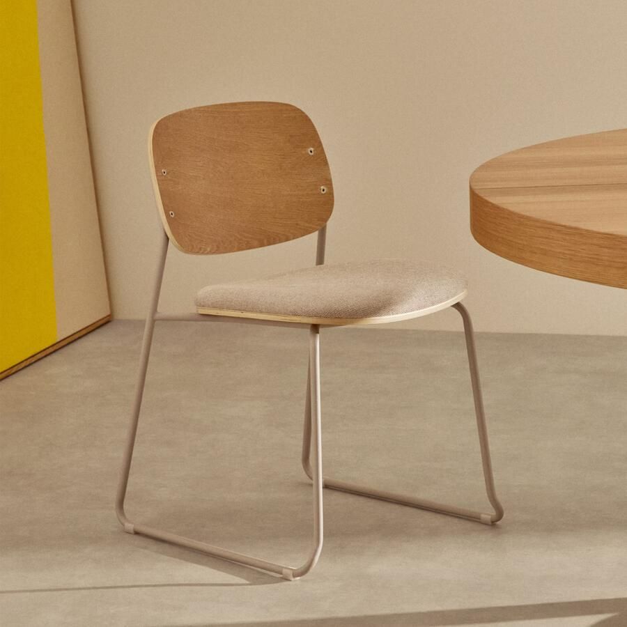 Kave Home Eetkamerstoel Meli Hout en chenille Beige