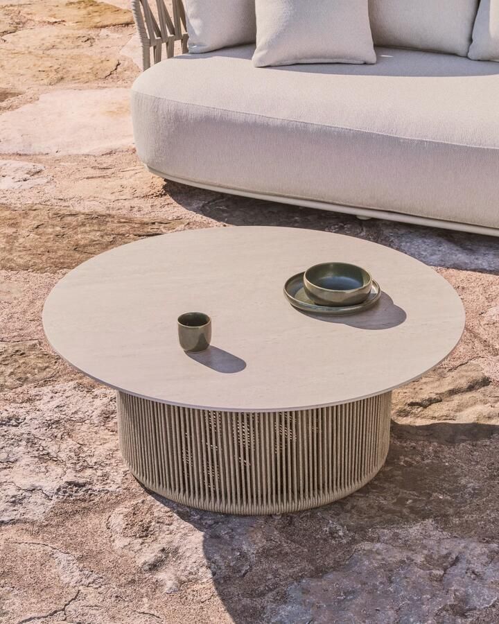 Kave Home Outdoor Salontafel Orosei Gesinterde steen en touw 90cm Naturel