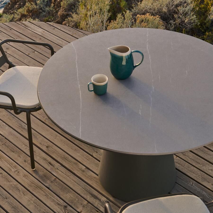 Kave Home Tuintafel Tudons van aluminium met een groen tafelblad van