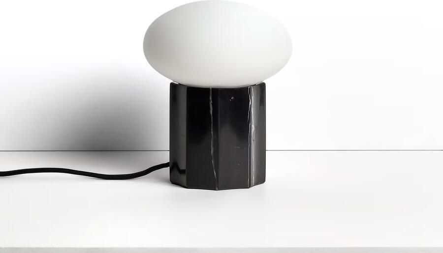 Kave Home Tafellamp Idela Glas en marmer Ø15cm Zwart