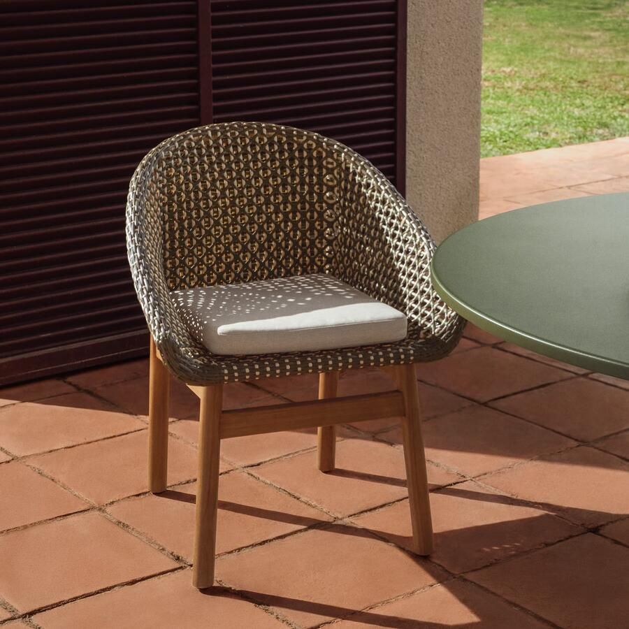 Kave Home Tuinstoel Olbia Rattan en teakhout Groen