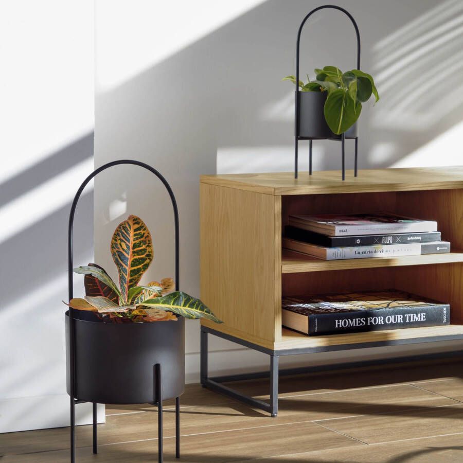 Kave Home Set van 2 bloempotten Mash met een zwarte metalen handgreep Ø 25 cm en Ø 16 5 cm - Foto 2