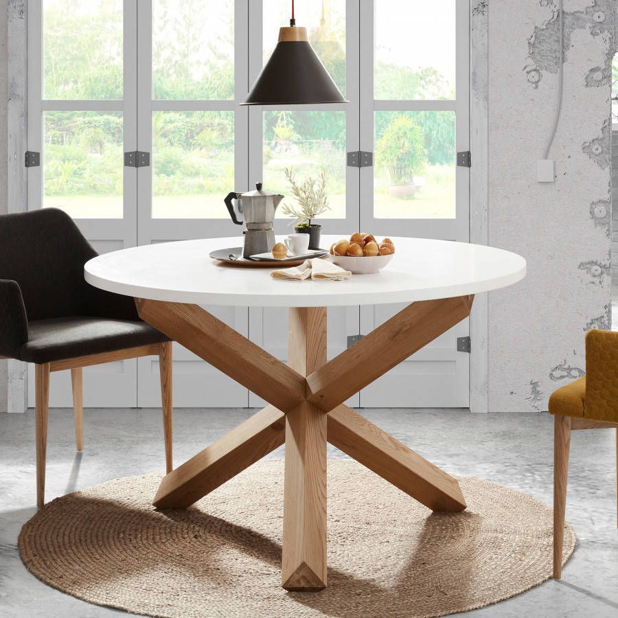 Kave Home Lotus ronde tafel in wit gelakt MDF met poten in massief eiken Ø 120 cm