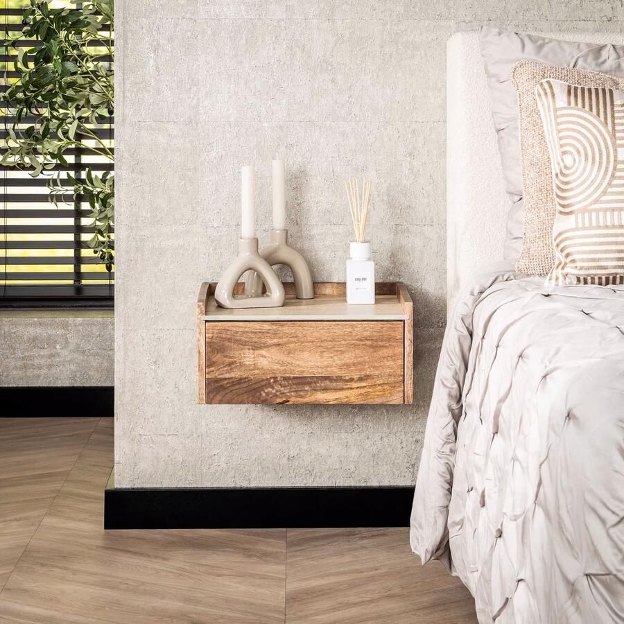 LifestyleFurn Zwevend Nachtkastje Beckie Mangohout en travertinlook Met 1 lade Massief mango zandkleur