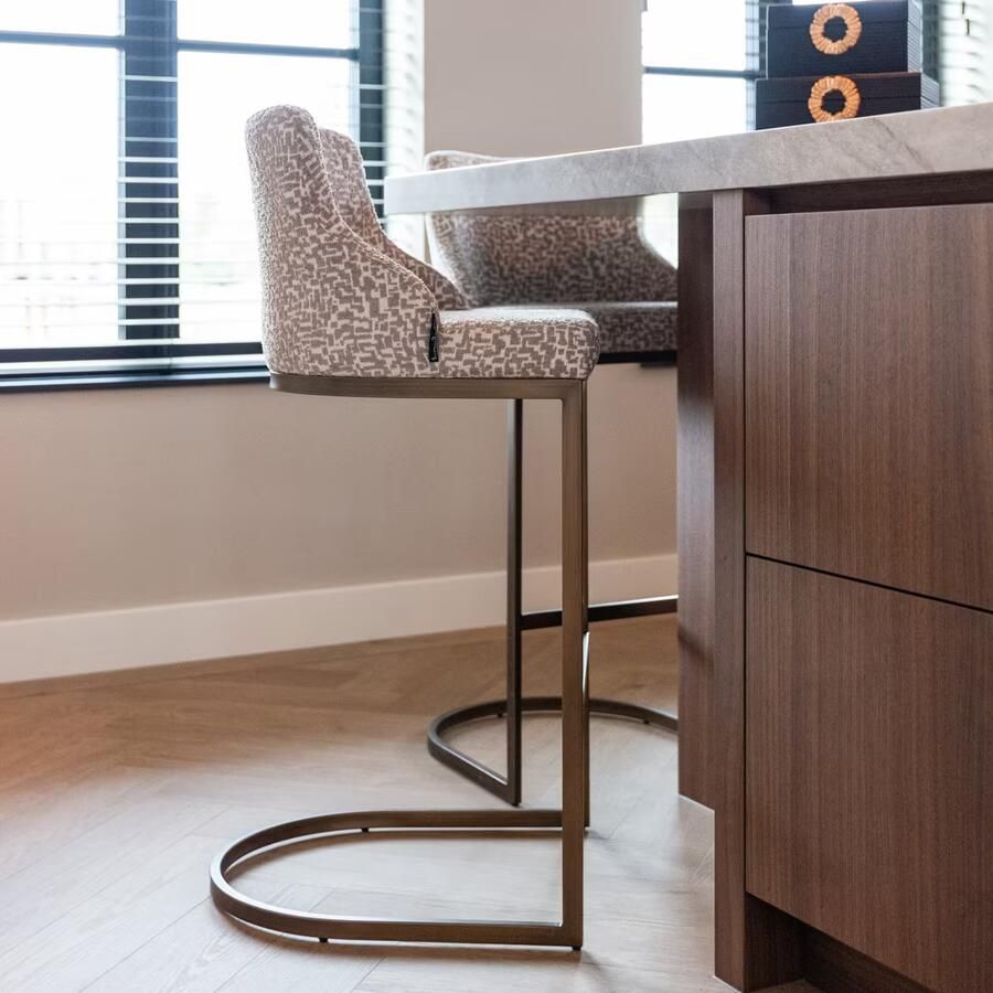 Richmond Interiors Richmond Barstoel Bolton Geo stof Naturel (zithoogte 77cm)