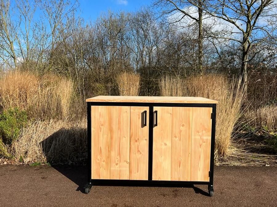 Douglashouten buitenkeuken Mooze met frame en deuren