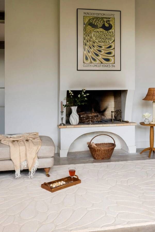 Laura Ashley LA Coleby Petals Ivory Cream Tijdloos en Elegant Vloerkleed van Brink en Campman