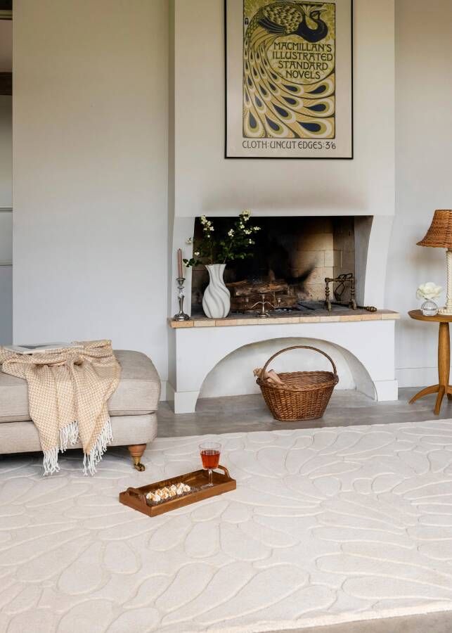 Laura Ashley LA Coleby Petals Ivory Cream Tijdloos en Elegant Vloerkleed van Brink en Campman