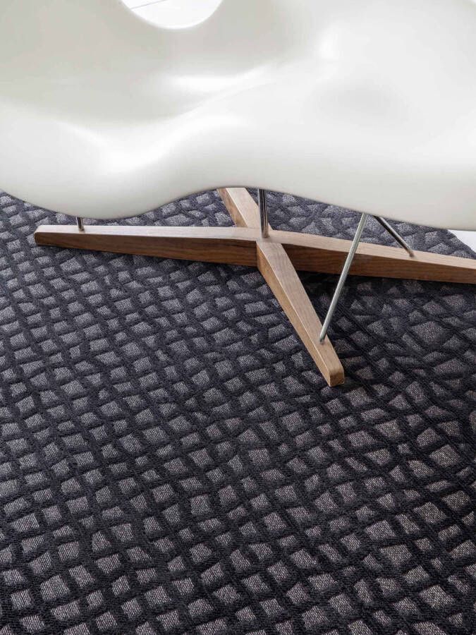 Louis de Poortere Rond vloerkleed Trammel Structures 9247 Oppian Black 240 rond