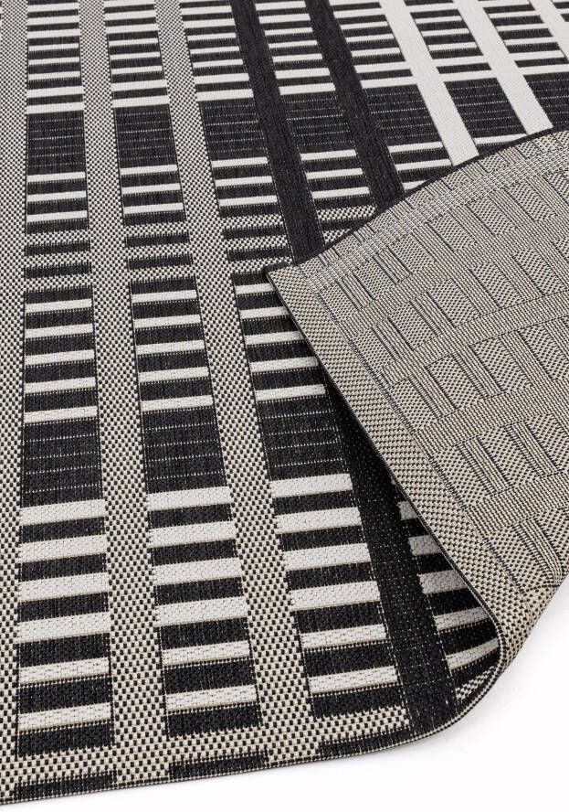 MOMO Rugs Patio PAT22 Black Grid