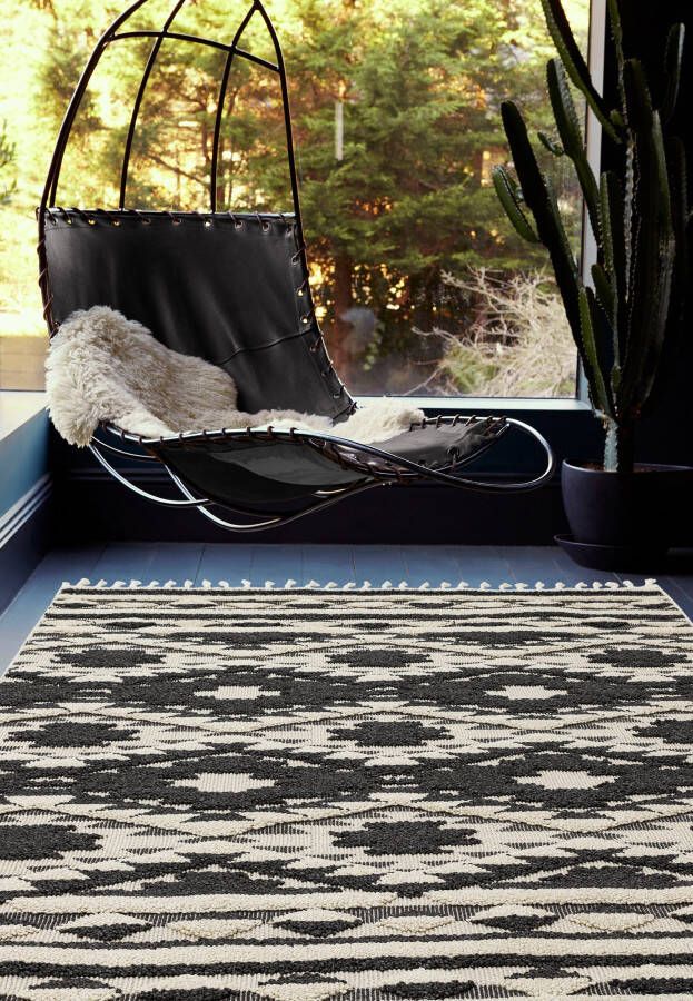 MOMO Rugs Taza TA04 Black Swatch