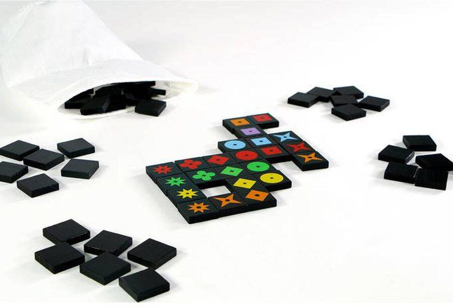 999 Games Qwirkle Bordspel Sinds 2007 meer dan 15 spellenprijzen gewonnen Familiespel Gezelschapsspel Educatief spel Kerstcadeau - Foto 2