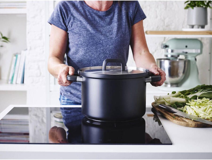 BK Marmite Flow Cool Black 24 cm Acier inoxydable SystÃ¨me de versement sÃ©curisÃ©