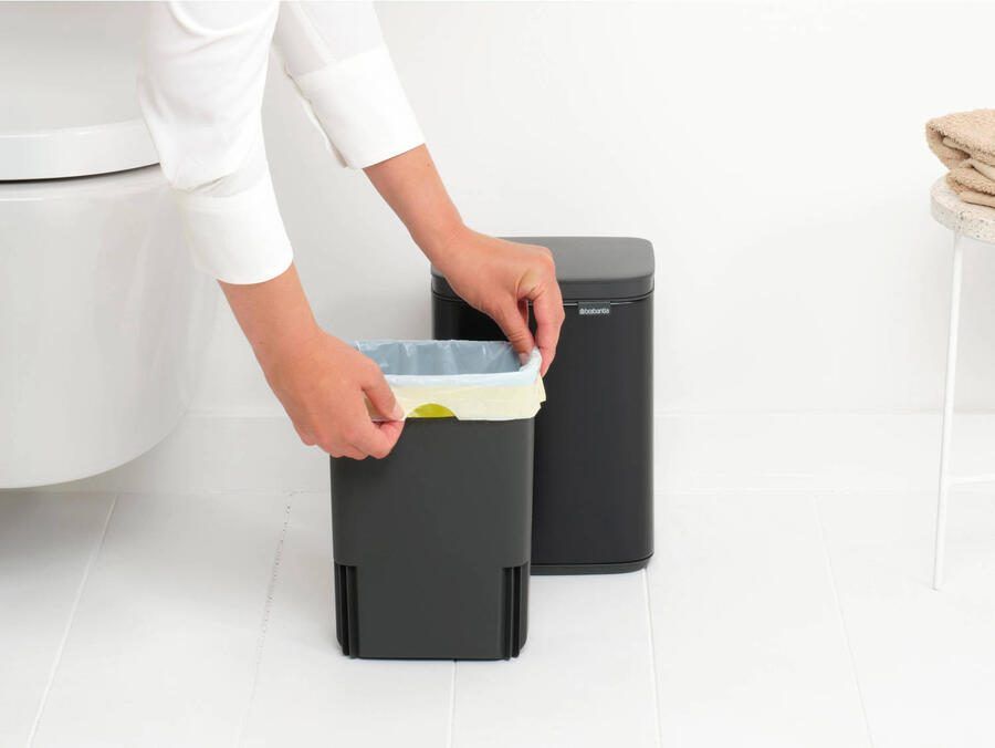 Brabantia Bo afvalemmer 4 liter met kunststof binnenemmer matt black - Foto 3