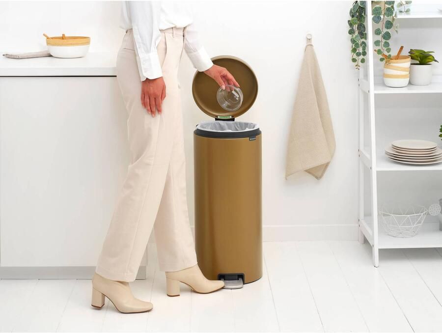 Brabantia NewIcon Pedaalemmer 30 liter kunststof binnenemmer Warm Brass - Foto 3