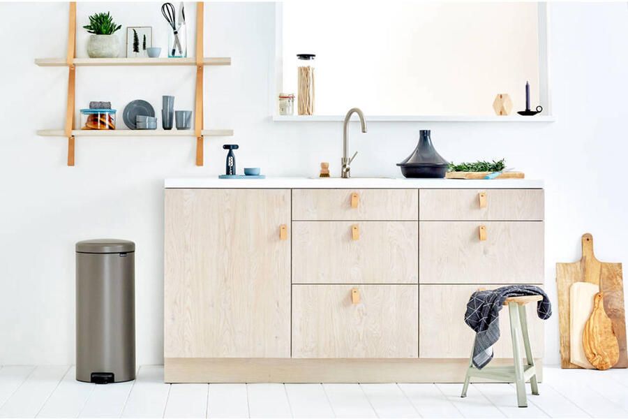Brabantia Pedaalemmer 30 liter 'newIcon' met kunststof binnenemmer Platinum