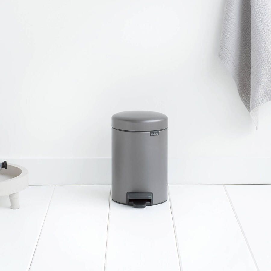 Brabantia Pedaalemmer 3 liter 'newIcon' met kunststof binnenemmer Platinum
