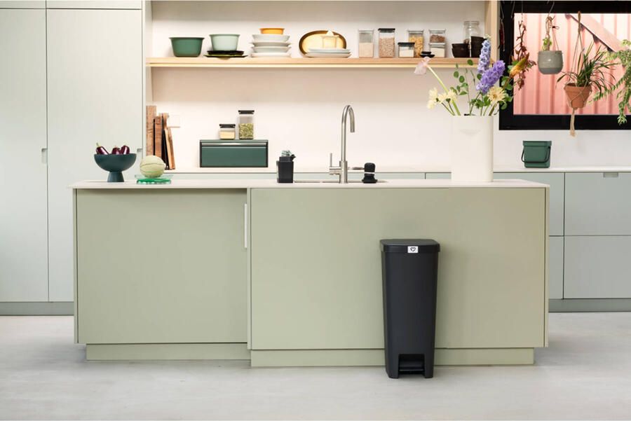 Brabantia stepup pedaalemmer 40 liter dark grey
