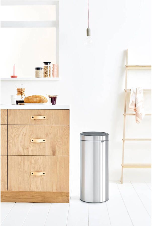 Brabantia Touch Bin afvalemmer 30 liter met kunststof binnenemmer Matt Steel - Foto 4