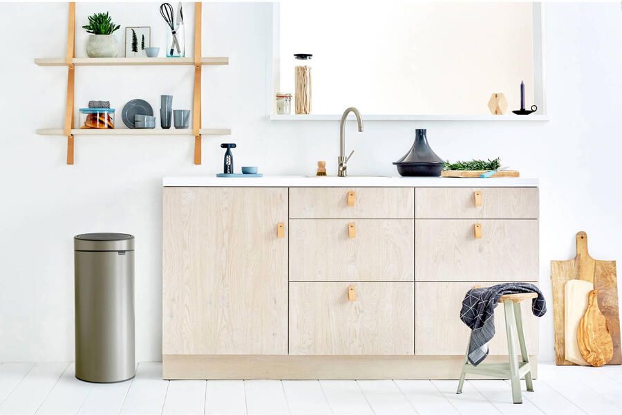 Brabantia Touch Bin afvalemmer 30 liter met kunststof binnenemmer Platinum - Foto 1