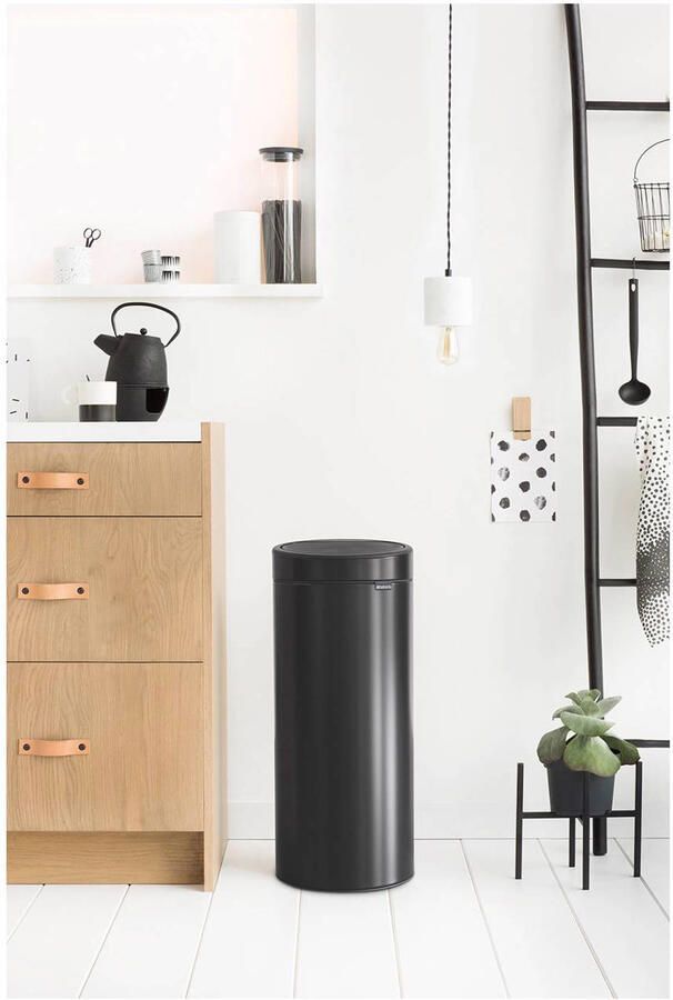 Brabantia Touch Bin afvalemmer 30 liter met kunststof binnenemmer Matt Black - Foto 3