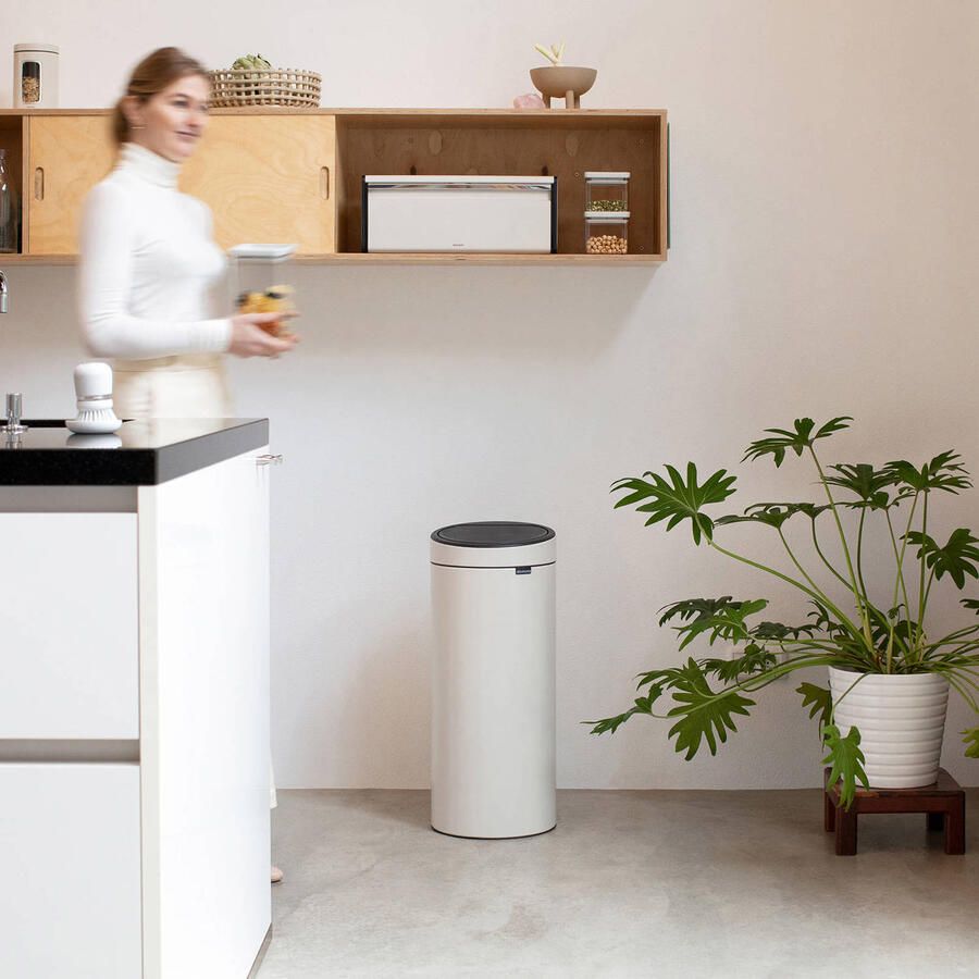 Brabantia Touch Bin afvalemmer 30 liter met kunststof binnenemmer Soft Beige