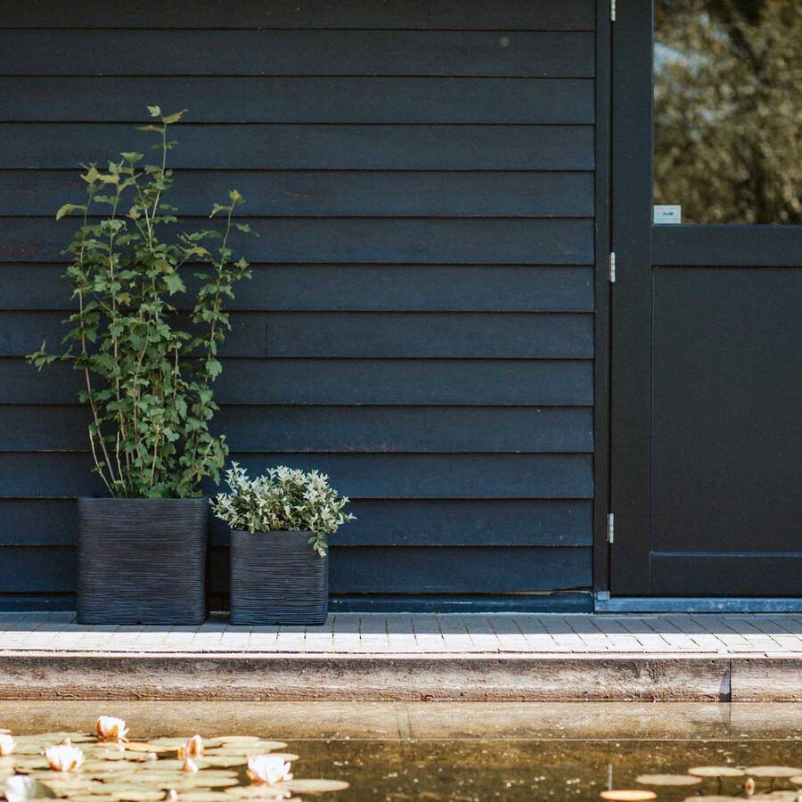 Capi Europe Bloempot vierkant Rib NL 40x40x40 Zwart Opening Ø32 Voor binnen en buiten Levenslang garantie Breukbestendig 100% Recyclebaar KBLR903 Opening Ø32 Bloempot voor binnen 5 jaar garantie KBLR903 - Foto 3