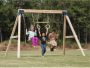 AXI Maya Dubbele houten Schommel met Trapeze Bruin FSC hout Vrijstaande schommelset met 2 houten schommelzitjes Schommelset voor kinderen 10 jaar Garantie - Thumbnail 4