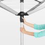 Brabantia Lift-O-Matic Advance droogmolen met kunststof betonanker beschermhoes en wasknijpertasje 60 m Metallic Grey - Thumbnail 3