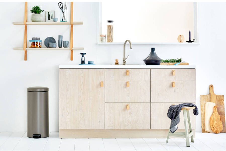 Brabantia NewIcon pedaalemmer 30L met kunststof binnenemmer Platinum