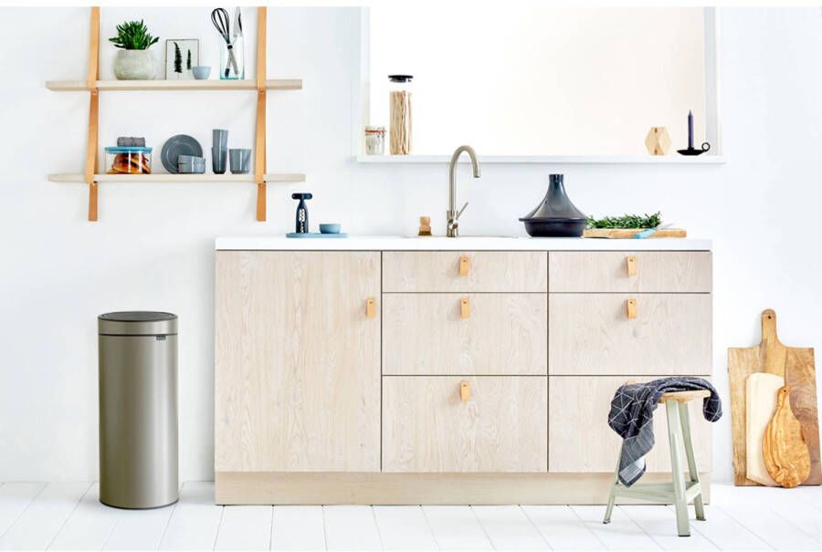 Brabantia Touch Bin afvalemmer 30L met kunststof binnenemmer Platinum