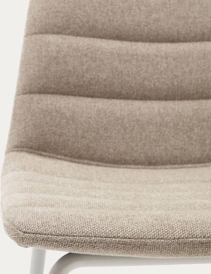 Kave Home Zunilda-kruk in beige chenille en staal met matzwarte afwerking 65 cm hoog