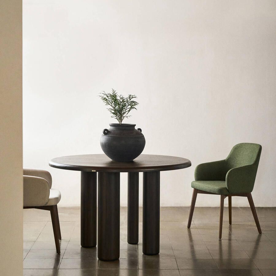 Kave Home Ronde Mailen-tafel in essenfineer met donkere afwerking Ø