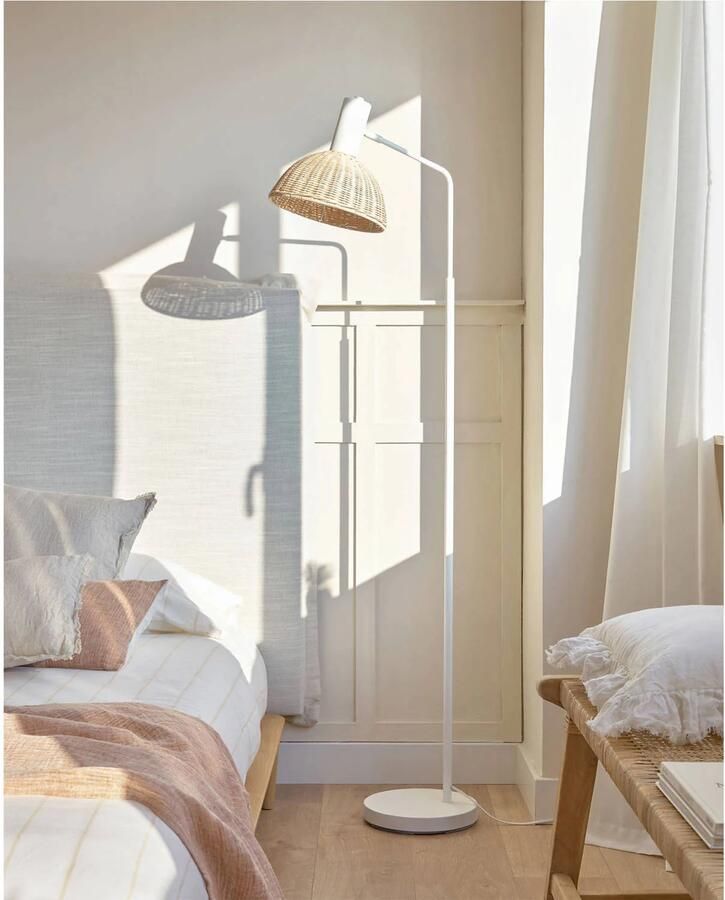 Kave Home Anielle nachtkastje in massief essenfineer 50 x 58 4 cm