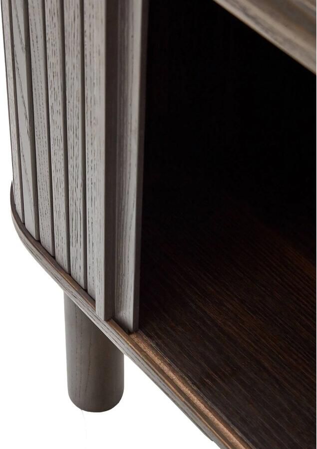 Kave Home Mailen-nachtkastje van essenfineer met een donkere afwerking 50 x 55 cm