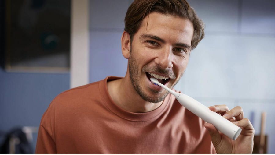 Philips Sonicare 6100 Series Elektrische tandenborstel Wit -Extra Optimal White Opzetborstel – Reisetui Gevoelige tanden- HX7410 02 - Foto 3